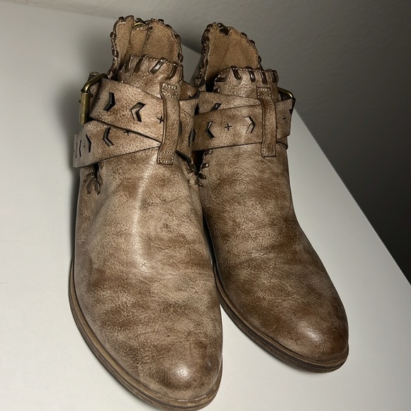 ✨Brown Rampage Booties With Side Buckle and Back Zipper✨ - Picture 6 of 9